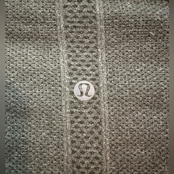 Lululemon Swiftly Tech 1/2 Zip
Heathered Black Gray Reflective Size 8 - Picture 6 of 8